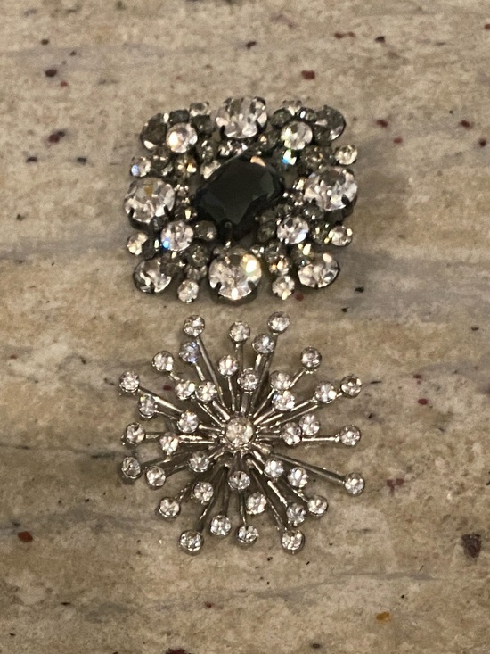 The Unbranded Brand Jewelry - Crystal Cluster Brooch Set - Silver and Black Vintage Vibes- GUC